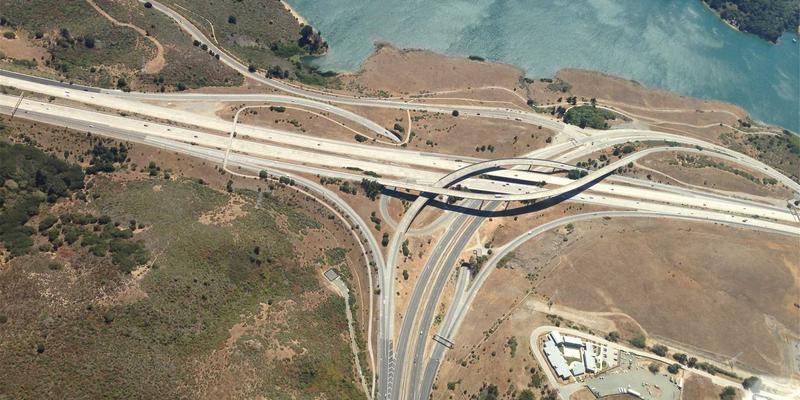 金融投资进阶指南：构建三大核心交易策略的实战框架