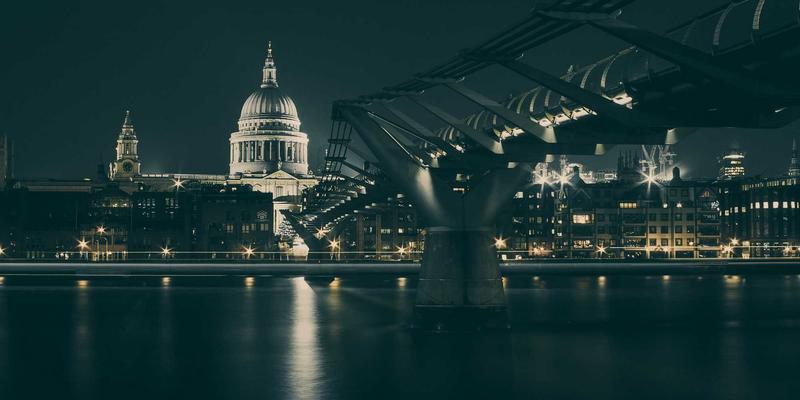 金融投资进阶指南：构建稳健的外汇交易策略与市场分析体系